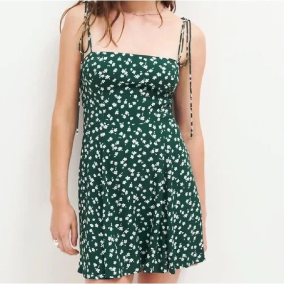 Reformation Dresses & Skirts - Reformation green Presley minidress